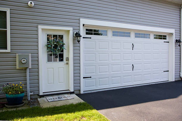 24/7 Emergency Garage Door Panel Replacement experts in Homeland, CA